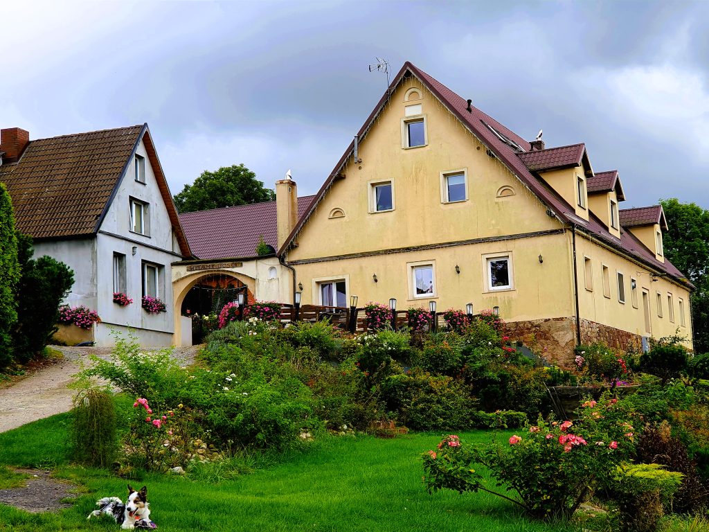 Bauernhof mit Gebäuden in Polen, Glatzer Land Sehenswürdigkeiten