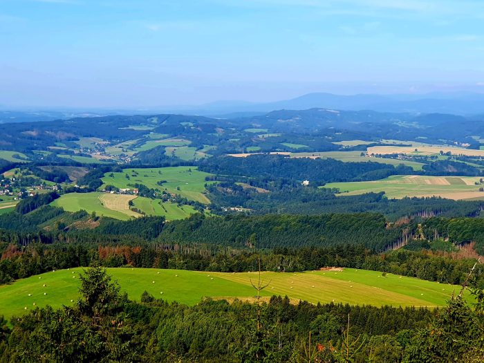 Weitblick ins weite Grünland in Polen, Glatzer Land Sehenswürdigkeiten
