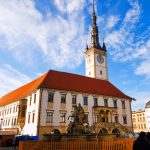 großes historisches Gebäude mit Glockenturm, Rathaus von Olmütz, Tschechien