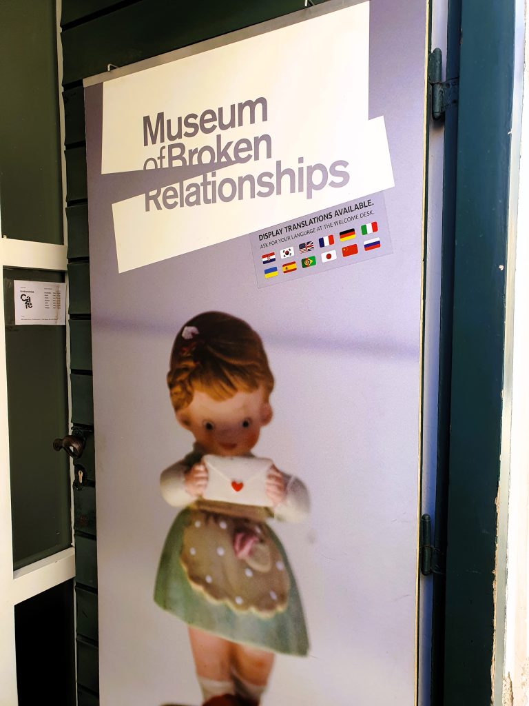 Plakat: Museum der gebrochenen Herzen