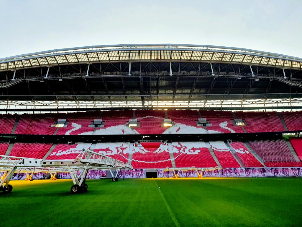 Fußball Stadion mit Tribünen und Rasen, Red Bull Leipzig