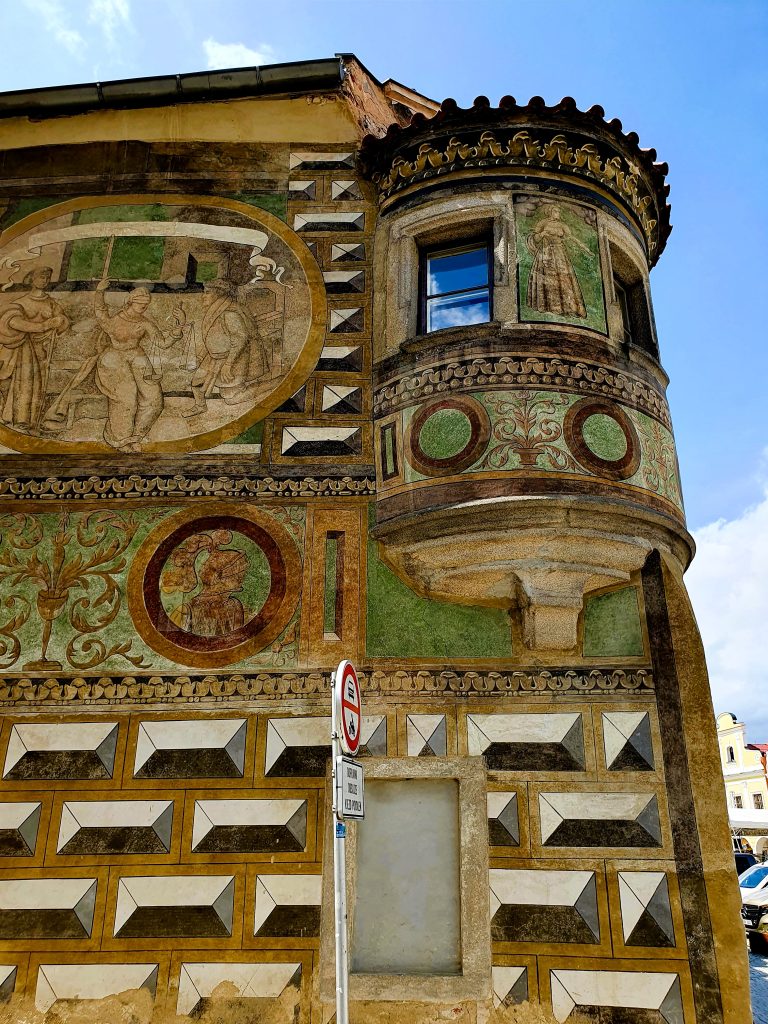 prachtvolle Fassade eines historischen Hauses in Telc