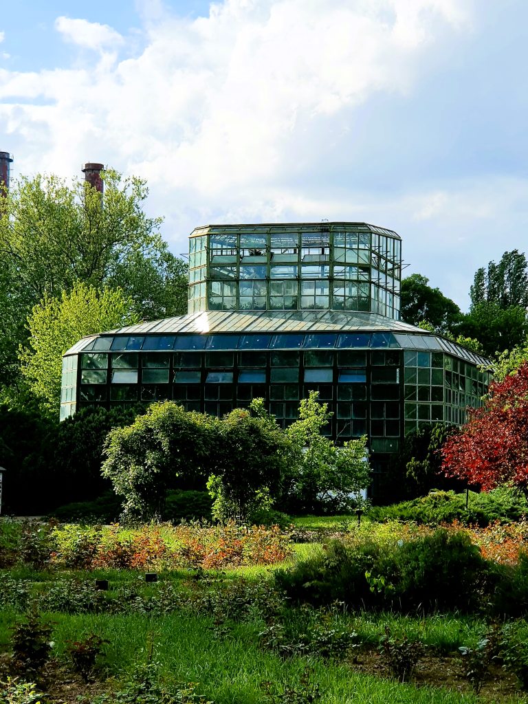 Glasthaus in einem botanischen Garten in Bukarest